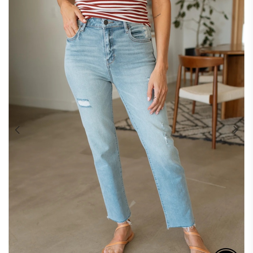Carly Los Angeles Distressed Jeans